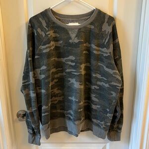 Women’s Lucky Brand Cropped Camo Sweatshirt XL